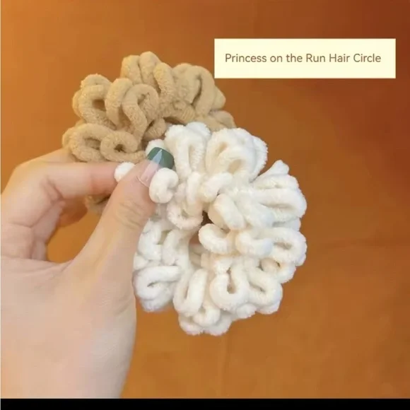 54-Piece Hair Accessory Set in Neutral Tones
0206 - Picture 5 of 5